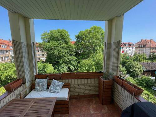 Balkon - Helle Wohnung, gr. Balkon, 3 Zi. ruhig,Parkett, Keller