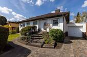Hauseingang - Wohlfühloase in Spandau: 4-Zimmer-Bungalow mit sonnigem Garten & Garage