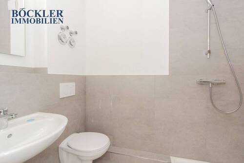 Badezimmer - 2 Zimmer Etagenwohnung zur Miete in Pforzheim