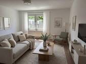Wohnzimmer - Stilvoll saniert: Flexible 3-Zi.-Wohnung mit Balkon & Einbauküche in Bamberg