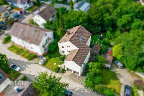 Luftbild - 8 Zimmer Mehrfamilienhaus, Wohnhaus in Karlsruhe