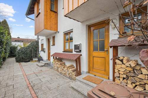 Vorderansicht Haus - 5 Zimmer Reihenmittelhaus zur Miete in Eichenau