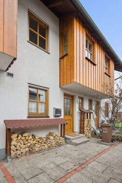 Vorderansicht Haus - 5 Zimmer Reihenmittelhaus in Eichenau