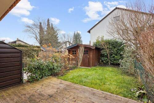 eigener Garten mit Gerätehaus - Reihenmittelhaus mit 110,00 m&sup2; in Eichenau zur Miete
