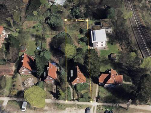 Bild 1 - Zentrumsnahes Grundstück mit zwei Bebauungsbereichen in Volksdorf