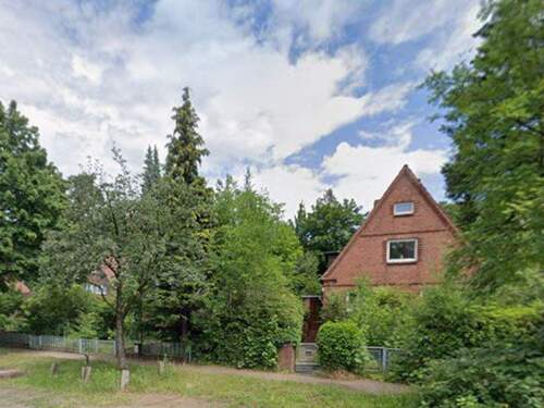 Frontseite mit Grünstreifen - 