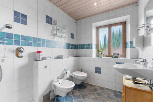 Badezimmer mit Dusche (EG) - 