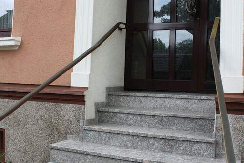 Treppenaufgang zum Hauseingang - 7 Zimmer Einfamilienhaus in Herne