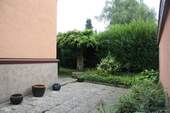 Gartenbereich mit Zugang von außen - 