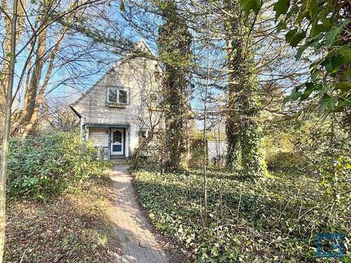 Strassenansicht - Natur pur trifft Neubauvision! - Großes Grundstück mit Abrisshaus! - Molfsee