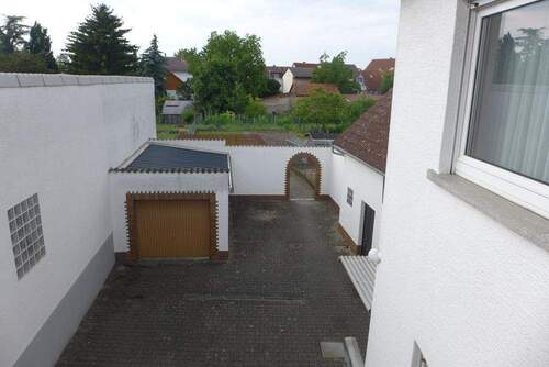11. Innenhof mit Garage - 