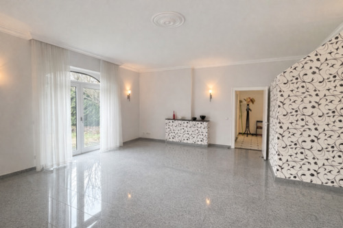 ...mit Blick zum Eintritt in das Haupthaus - Mehrfamilienhaus, Wohnhaus mit 243,00 m&sup2; in Harsewinkel zum Kaufen