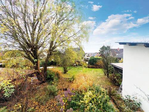 Weitblick, da auf einem Hügel - 