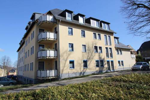 Hausansicht - 3 Zimmer Etagenwohnung in Oelsnitz/Erzgebirge