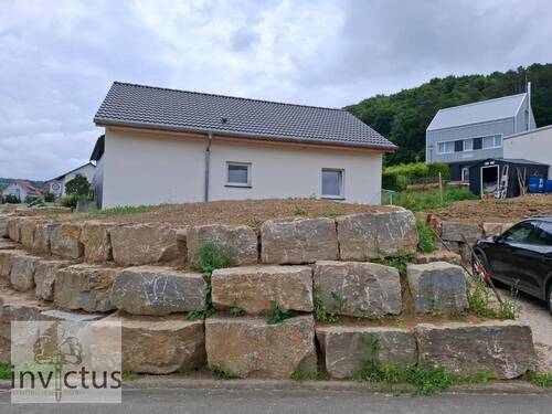 Hausansicht - Neuwertiges Einfamilienhaus in sonniger Lage - modern, energieeffizient & mit Ausbaureserve
