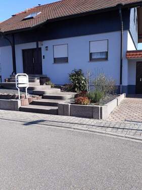 Außenansicht - Charmantes freistehendes Mehrfamilienhaus in exklusiver Ortsrandlage