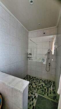 große ebenerdige Dusche - 