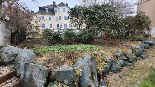 Obere Gartengestaltung mit Einfriedung - Mehrfamilienhaus, Wohnhaus mit 300,00 m&sup2; in Markneukirchen zum Kaufen