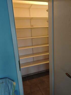 Speisekammer m. Fenster/Lüfter - 