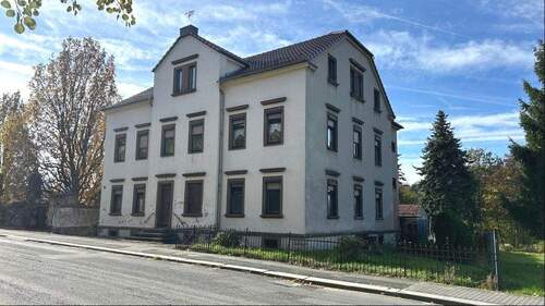 Front- und Seitenansicht - Familienleben wird zur Wirklichkeit