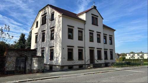 Seiten- und Frontansicht - 1 Zimmer Mehrfamilienhaus, Wohnhaus in Ebersbach-Neugersdorf