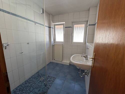 Bad.jpg - 6 Zimmer Mehrfamilienhaus, Wohnhaus in Altrip