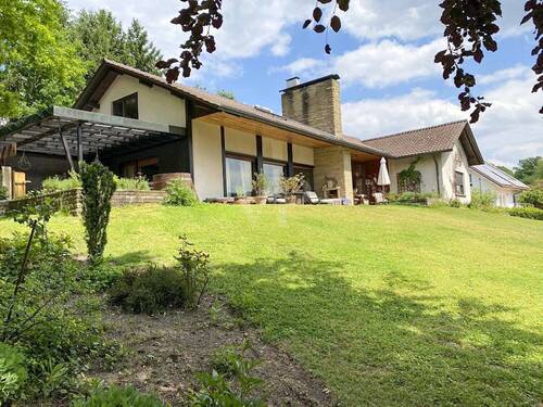 Ansicht Haus - 7 Zimmer Einfamilienhaus zum Kaufen in Sulzfeld