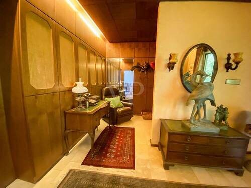 Flur - Einfamilienhaus mit 280,00 m² in Sulzfeld zum Kaufen