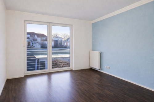 helles Schlafzimmer mit Blick ins Freie - 