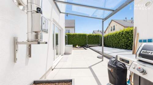 Außenbereich mit Pool - 