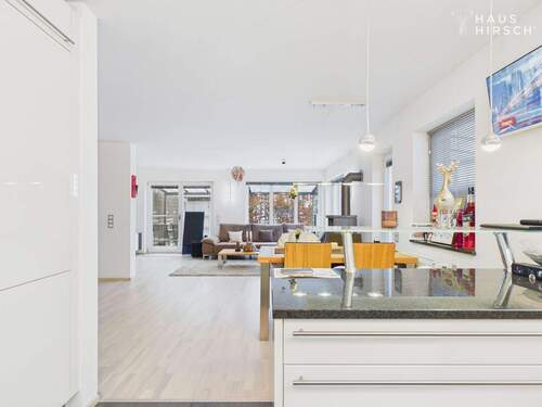 Küche mit Blick ins Wohnzimmer - 