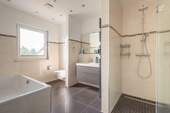 und Dusche - 