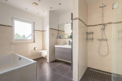 und Dusche - 