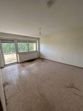 Wohnzimmer - Helle 2-Zimmer-Wohnung mit Balkon und Gartenblick - ruhige Lage in Baumholder [HMR-O60E04]