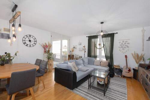 Wohnzimmer - 3 Zimmer Etagenwohnung zum Kaufen in Pforzheim