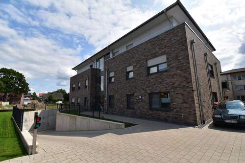 Eingangsbereich und TG- Einfahrt - Etagenwohnung mit 74,00 m&sup2; in Versmold zum Kaufen