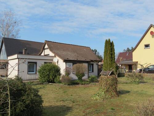 Charmanter Bungalow auf großem Grundstück - Charmanter Bungalow auf schönem großen Grundtsück