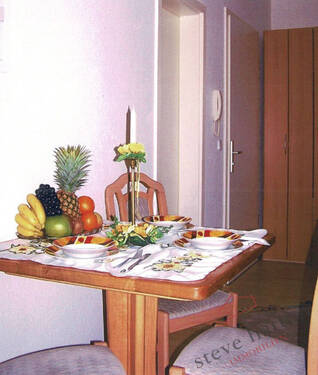 13381 Essplatz - 