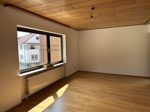 Bild 4 - Mehrfamilienhaus, Wohnhaus mit 175,00 m&sup2; in Brensbach zur Miete