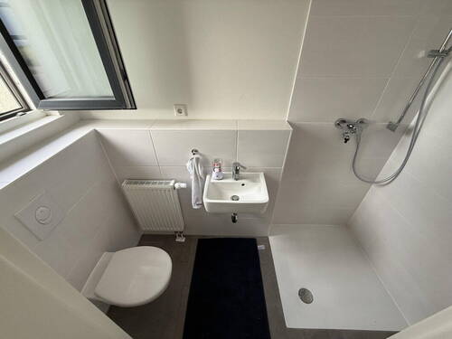 EG Badezimmer mit Dusche - 