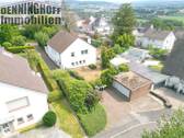 Luftaufnahme - Freistehendes Einfamilienhaus mit Schwimmhalle und Weitblick in ruhiger Lage von Fröndenberg
