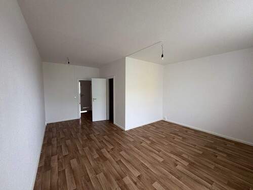 Wohnzimmer - 3 Zimmer Etagenwohnung in Waren (Müritz)