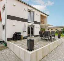 Stufenlos & modern: Barrierearme 3-Zimmer-Wohnung - Fast Neubau! in Ellgau