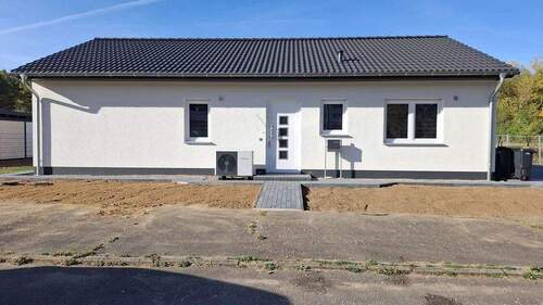 Straßenansicht - 3 Zimmer Bungalow in Dabel