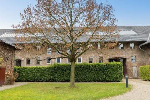 Hofimpressionen - Etagenwohnung mit 114,60 m&sup2; in Korschenbroich zum Kaufen