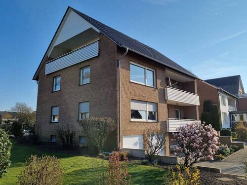 Rückseite zum Innenhof - Sehr gepflegtes Zweifamilienhaus mit großem Grundstück und Ausbaupotenzial.