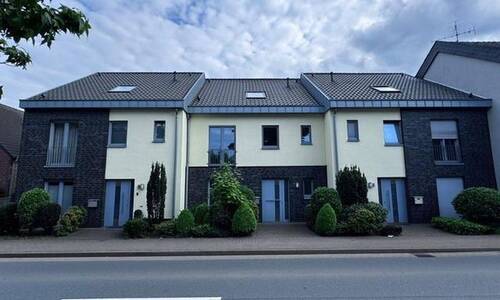 Gesamtansicht Straße - 5 Zimmer Einfamilienhaus zur Miete in Kevelaer-Winnekendonk