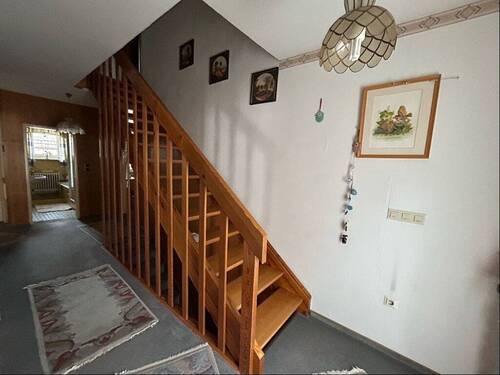 Diele und Treppe ins DG - 