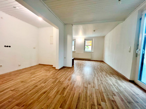 offene Küche, davor Essbereich - Etagenwohnung mit 77,80 m&sup2; in Nürnberg zum Kaufen