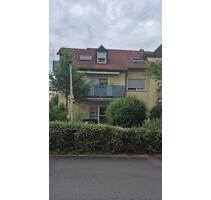 Gepflegte 3-Zimmer-Wohnung mit Balkon, Stellplatz & neuen Fenstern in Kitzingen